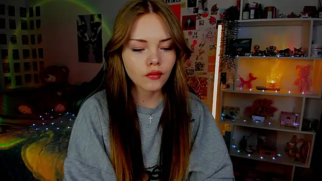 AkiraKatsu online show from April 4, 2026, 10:46 am