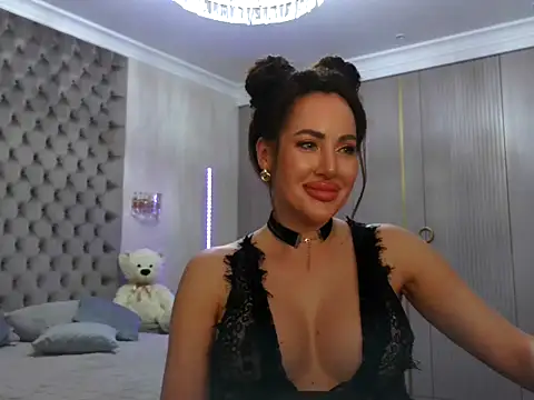 TianaPosh online show from February 4, 2025, 10:02 pm