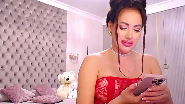 TianaPosh online show from October 10, 2025, 6:07 pm