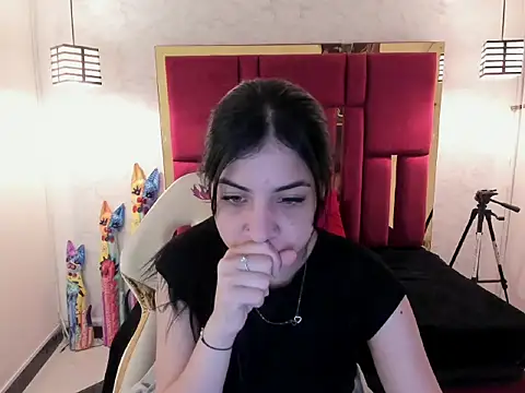 Snapshot of Violet_m chatting on September 12, 2025, 11:43 am Violet m online show from September 12, 2025, 11:43 am