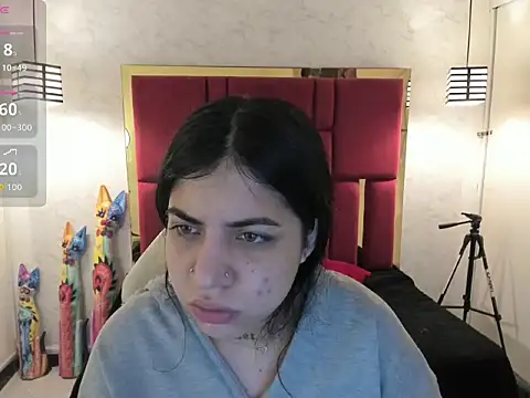 Snapshot of Violet_m chatting on October 13, 2025, 11:54 am Violet m online show from October 13, 2025, 11:54 am