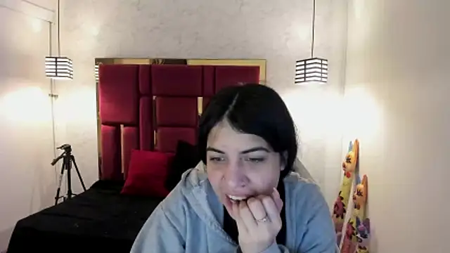 Snapshot of Violet_m chatting on October 21, 2025, 11:55 am Violet m online show from October 21, 2025, 11:55 am