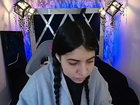 Snapshot of Violet_m chatting on November 6, 2025, 11:55 am Violet m online show from November 6, 2025, 11:55 am