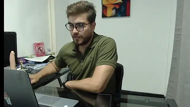 Snapshot of Dylanwish chatting on December 17, 2024, 11:27 pm Dylanwish online show from December 17, 2024, 11:27 pm