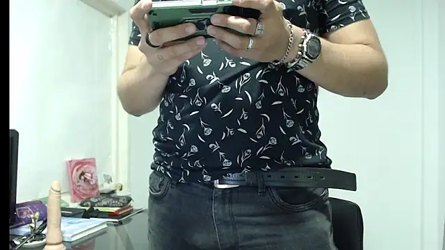 Snapshot of Dylanwish chatting on December 19, 2024, 11:25 pm Dylanwish online show from December 19, 2024, 11:25 pm