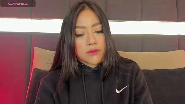 nicolle pierce online show from February 27, 2025, 12:23 pm