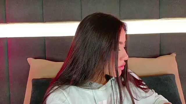 nicolle pierce online show from October 25, 2025, 1:07 pm