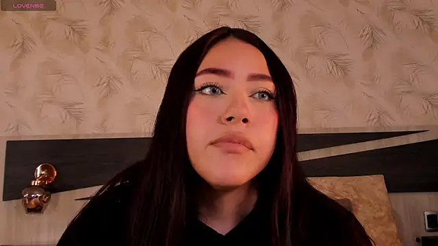 nicolle pierce online show from March 16, 2026, 1:37 pm