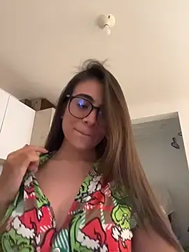 MariaIsabella8 online show from May 19, 2026, 9:43 pm