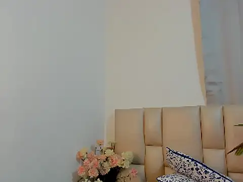 Snapshot of Soy_Bella chatting on December 22, 2024, 8:58 pm Soy Bella online show from December 22, 2024, 8:58 pm