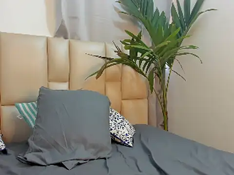 Snapshot of Soy_Bella chatting on January 12, 2025, 12:12 pm Soy Bella online show from January 12, 2025, 12:12 pm