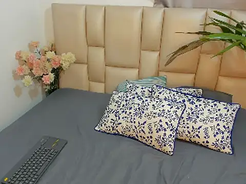 Snapshot of Soy_Bella chatting on January 14, 2025, 5:08 am Soy Bella online show from January 14, 2025, 5:08 am