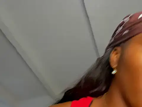 Snapshot of Soy_Bella chatting on March 19, 2025, 9:05 pm Soy Bella online show from March 19, 2025, 9:05 pm