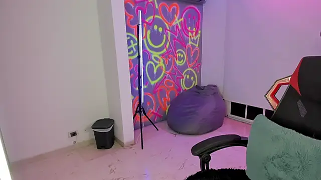 GEANNAROSE online show from March 9, 2025, 2:07 am