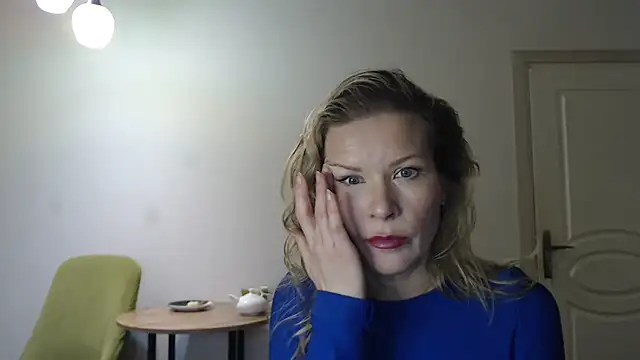 Snapshot of Juli_julyyy chatting on December 28, 2024, 12:13 pm Juli julyyy online show from December 28, 2024, 12:13 pm