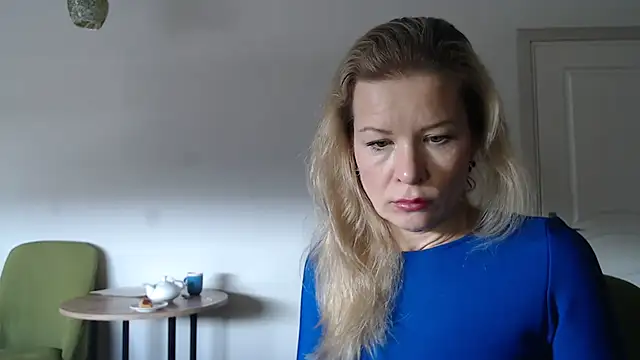 Snapshot of Juli_julyyy chatting on December 30, 2024, 8:21 am Juli julyyy online show from December 30, 2024, 8:21 am