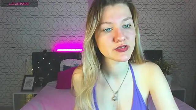 Mariel Brown online show from December 18, 2024, 11:24 am
