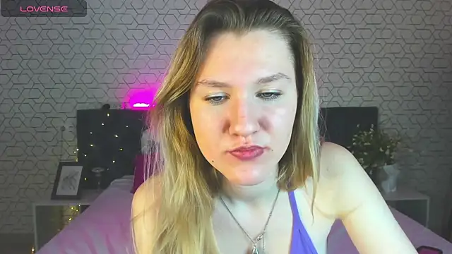 Mariel Brown online show from December 18, 2024, 2:28 pm
