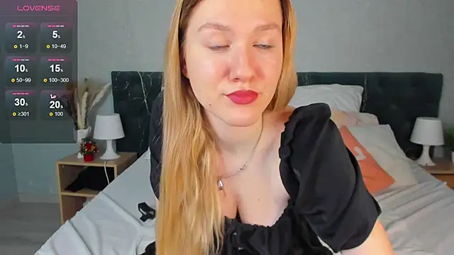Mariel Brown online show from December 24, 2024, 3:05 pm