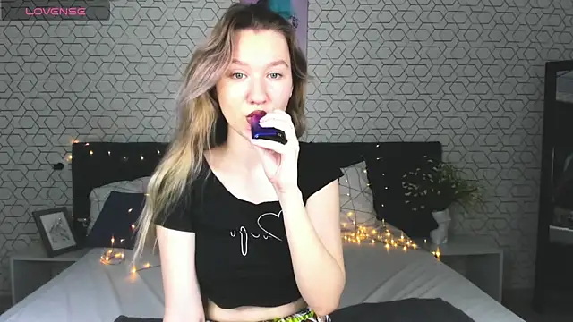 Mariel Brown online show from February 8, 2025, 8:31 am
