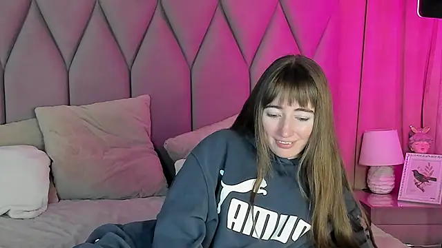 Snapshot of MillicentFarrell chatting on February 4, 2025, 7:00 pm MillicentFarrell online show from February 4, 2025, 7:00 pm