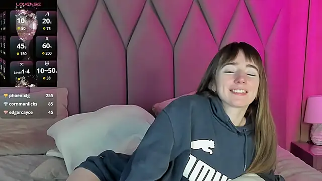 Snapshot of MillicentFarrell chatting on February 4, 2025, 10:02 pm MillicentFarrell online show from February 4, 2025, 10:02 pm