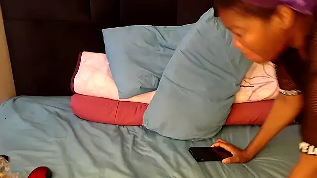 Busty-Londie online show from February 12, 2026, 5:57 am