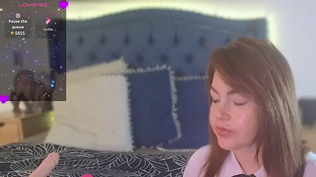 QueenYsuRey online show from September 26, 2025, 2:54 pm