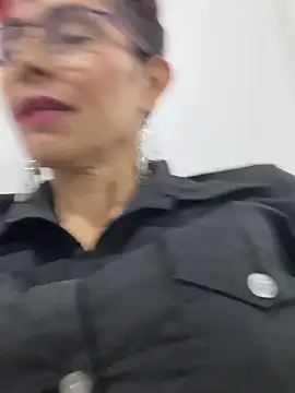 Snapshot of MireyaTorresGu chatting on February 19, 2025, 12:25 am MireyaTorresGu online show from February 19, 2025, 12:25 am