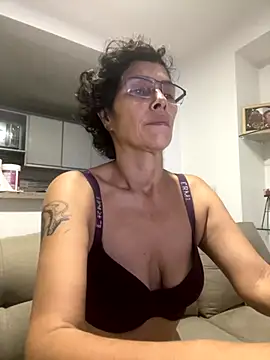 Snapshot of MireyaTorresGu chatting on September 10, 2025, 10:54 pm MireyaTorresGu online show from September 10, 2025, 10:54 pm