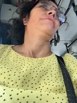 MireyaTorresGu online show from January 5, 2026, 6:11 pm