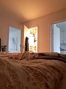 AlvinaSWE online show from November 6, 2025, 1:01 pm