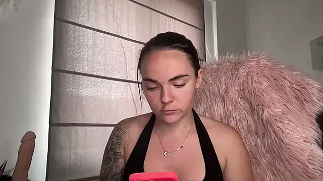 yorkshiregal online show from March 10, 2025, 1:43 pm