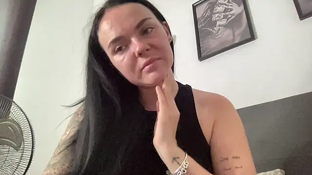 yorkshiregal online show from October 29, 2025, 7:43 am