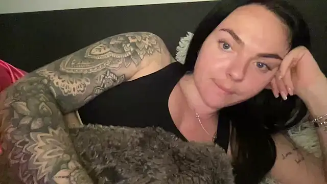 yorkshiregal online show from February 21, 2026, 8:32 pm