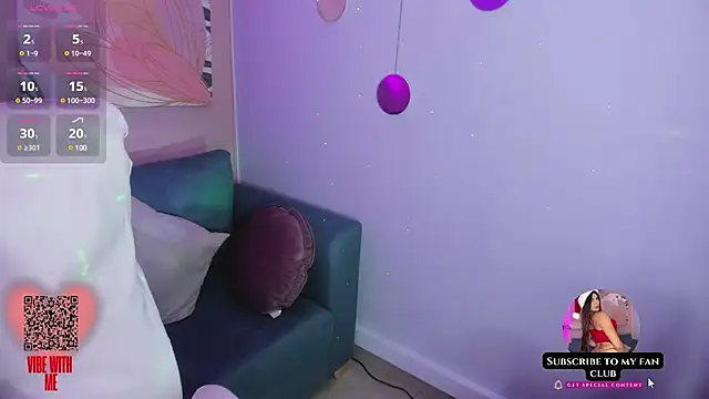 MiaDlucca online show from January 22, 2025, 8:38 pm