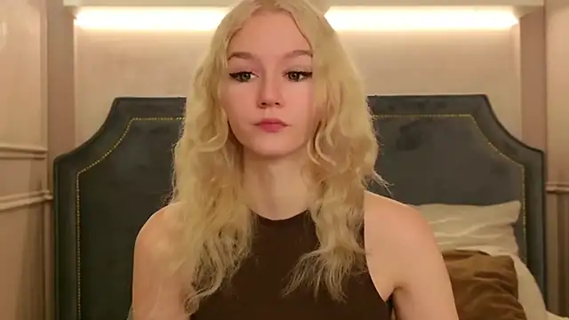 NaomiLoys online show from September 19, 2025, 10:49 am