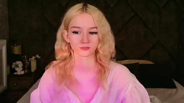 NaomiLoys online show from November 14, 2025, 10:58 am