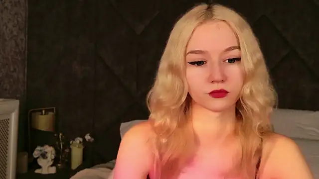 NaomiLoys online show from December 2, 2025, 3:51 pm