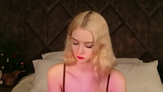 NaomiLoys online show from January 12, 2026, 12:54 pm