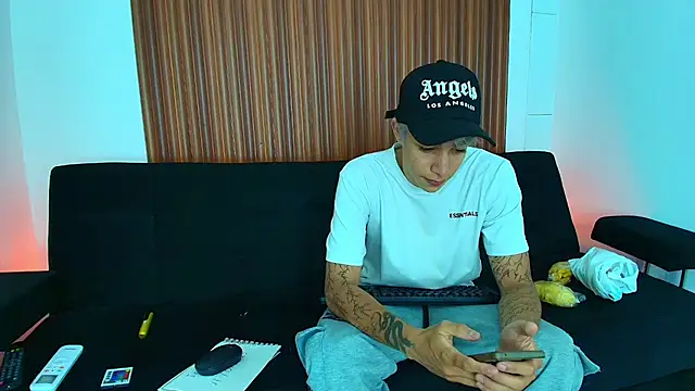 Zacktk7 online show from February 25, 2025, 7:58 pm