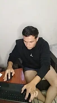 miketripi420 online show from April 3, 2026, 11:52 am