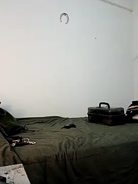 jhonyhot9292 online show from April 13, 2026, 2:33 pm