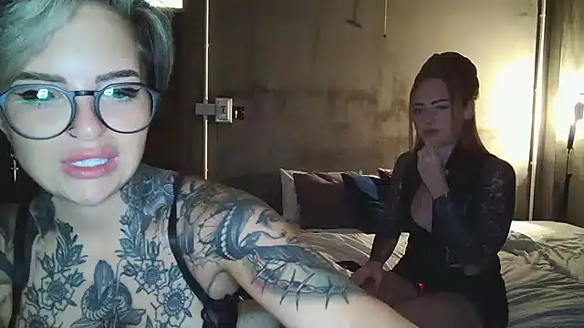 Snapshot of Alexandersonxo chatting on February 8, 2025, 1:01 pm Alexandersonxo online show from February 8, 2025, 1:01 pm