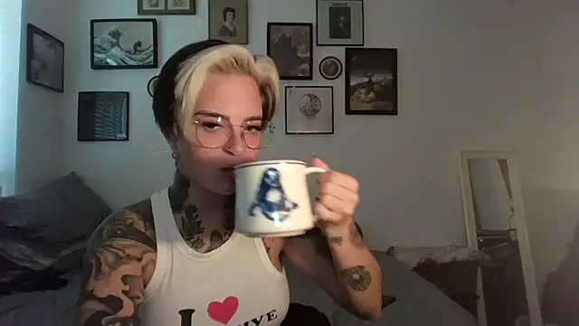 Snapshot of Alexandersonxo chatting on October 5, 2025, 8:34 am Alexandersonxo online show from October 5, 2025, 8:34 am