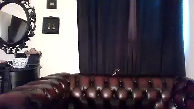 Snapshot of Alexandersonxo chatting on December 20, 2025, 8:32 am Alexandersonxo online show from December 20, 2025, 8:32 am