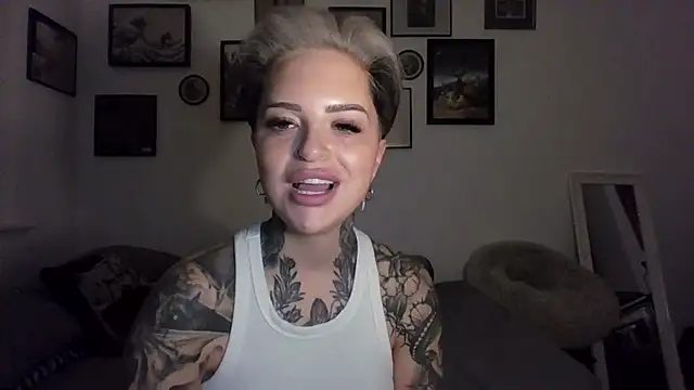 Snapshot of Alexandersonxo chatting on February 3, 2026, 6:22 am Alexandersonxo online show from February 3, 2026, 6:22 am