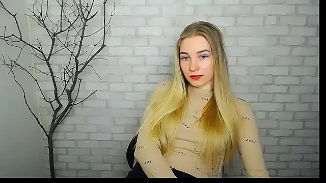 Snapshot of Queen_ofLove chatting on March 3, 2025, 11:33 am Queen ofLove online show from March 3, 2025, 11:33 am