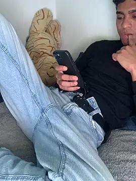 Ryan-hot online show from October 30, 2025, 12:12 am