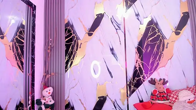 sophiee evanss  online show from December 18, 2024, 12:40 pm